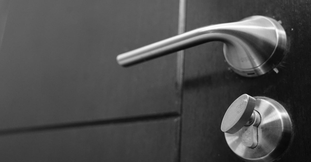 locksmith service technician — Glen Cove Locksmiths